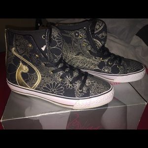 🦋Women’s baby phat sneakers🦋